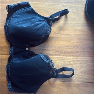 Natori Black T-Shirt Bra with Adjustable Straps
